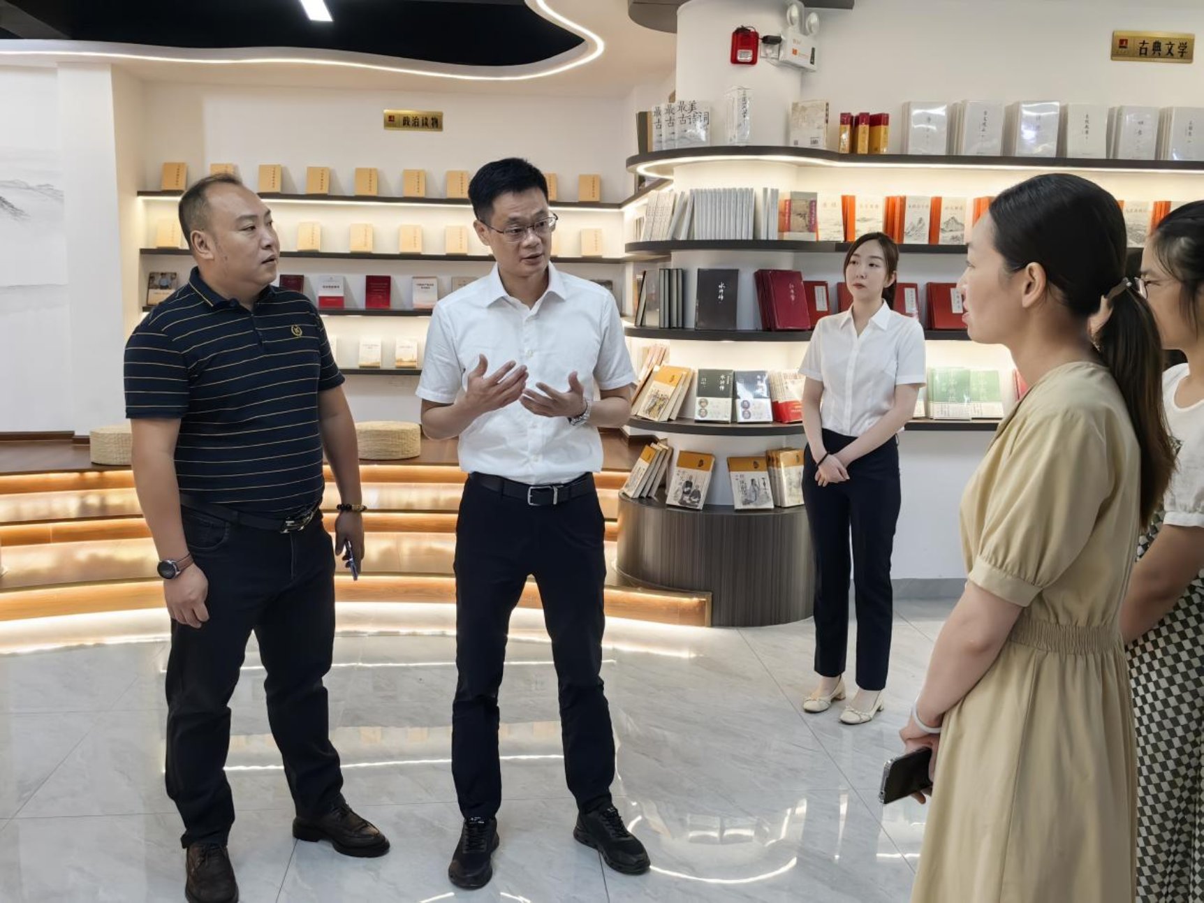 诏安县委常委宣传部部长陈志亮一行至诏安分公司调研指导工作